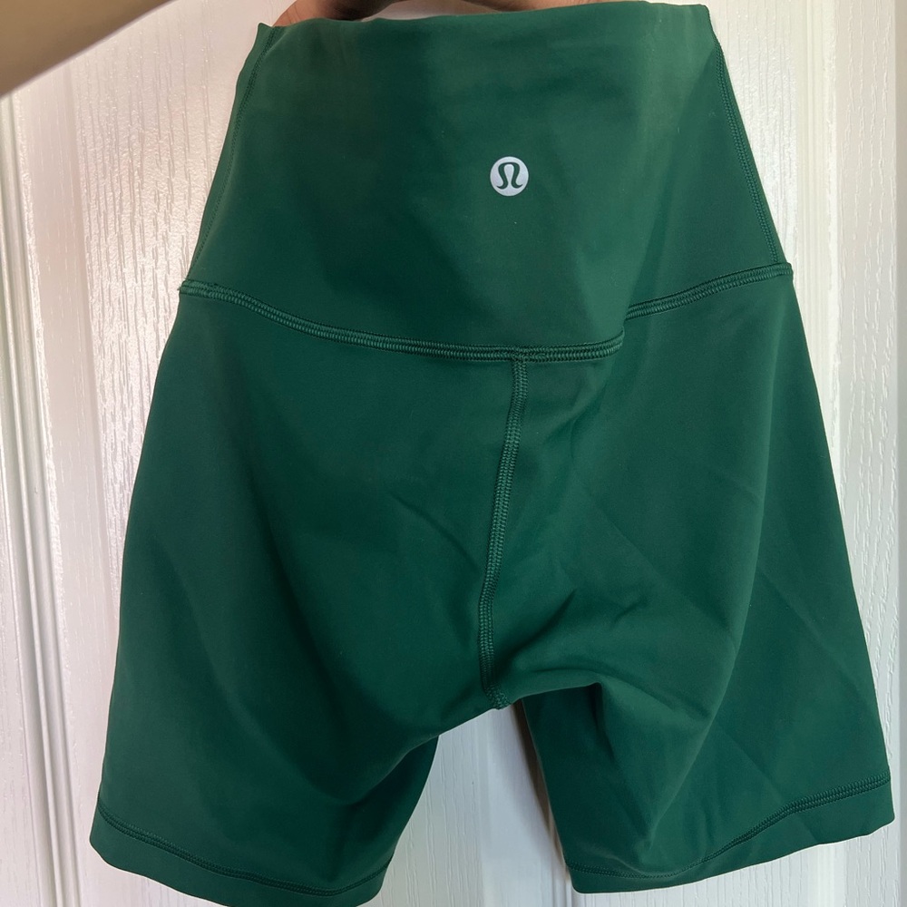 Women's Lululemon Athletica
Align 6" High-Rise Shorts (Size: 2)
